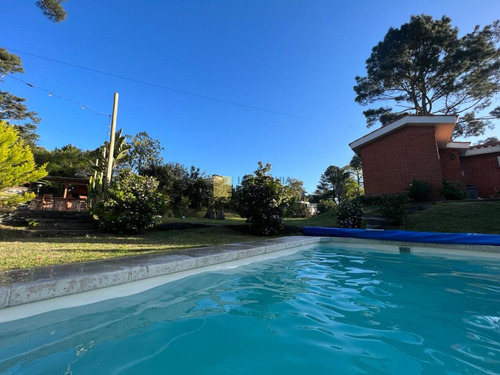 Alquiler Temporal Casa De 5 Dormitorios En Cantegril Con Piscina Climatizada