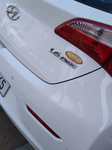 Imagem 11 de 15 de Hyundai Hb20 2013 1.6 Comfort Flex 5p
