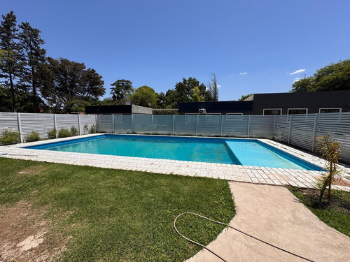 Casa En Housing Con Pileta 3 Dorm Arguello