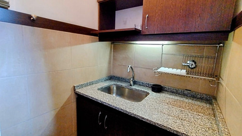 Imagen 12 de 18 de Excelente Oficina Amoblada De 90 M2, Con Amplio Balcón A La Calle. Luminosa