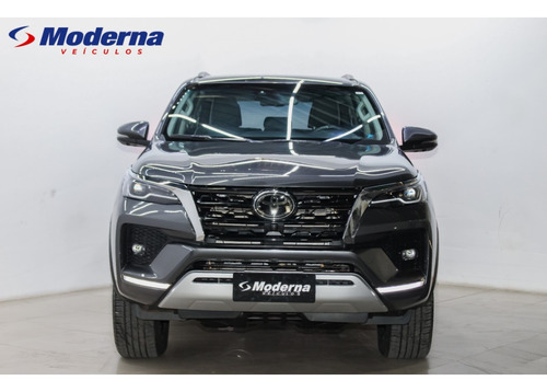 Toyota Hilux SW4 2.8 D-4D TURBO DIESEL SRX 7L 4X4 AUTOMÁTICO