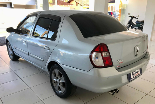 Imagem 4 de 6 de Renault Clio 2006 1.6 16v Privilège Hi-flex 5p