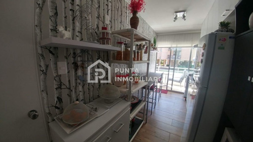 Imagen 6 de 12 de Apartamento De 2 Dormitorios Frente Al Mar En Venta, Playa Mansa