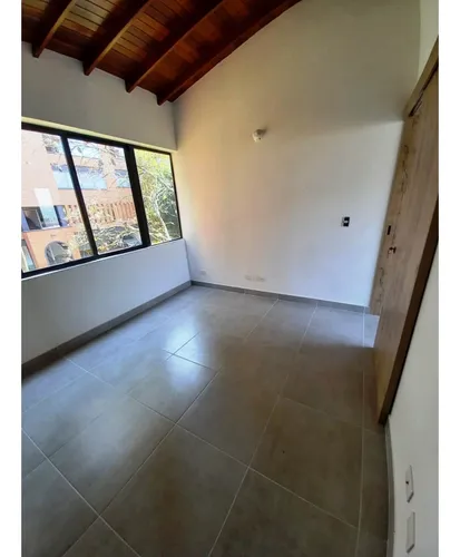 Apartamento En Las Palmas, Piso 4