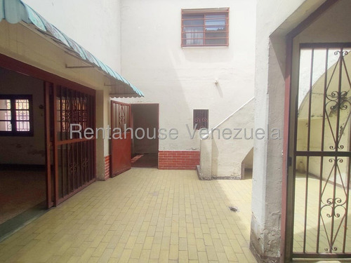 Amplia Casa De 2 Niveles ,para Remodelar A Su Gusto En Venta Ubicada En El Paraíso 25-17760