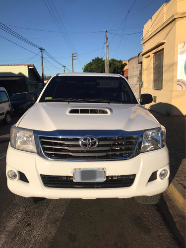 Imagen 4 de 12 de Toyota Hilux 3.0 Cd Sr C/ab 171cv 4x4 - C3 2014