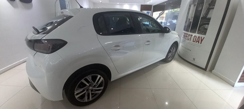 Imagen 6 de 23 de Peugeot 208 Allure Pack 1.6 Tiptronic 2023