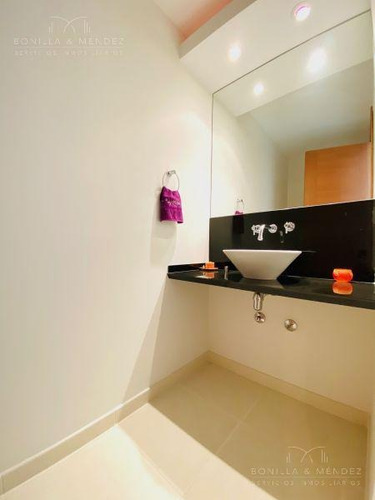 Seasons Tower, 2 Suites, Toilette, Dependencia De Servicio, Muy Buena Vista Al Puerto.