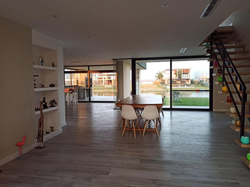 Imagen 2 de 24 de Casa - Marinas