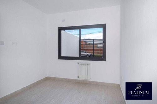 Venta Dúplex 4 Dormitorios Grand Bourg Con Cochera
