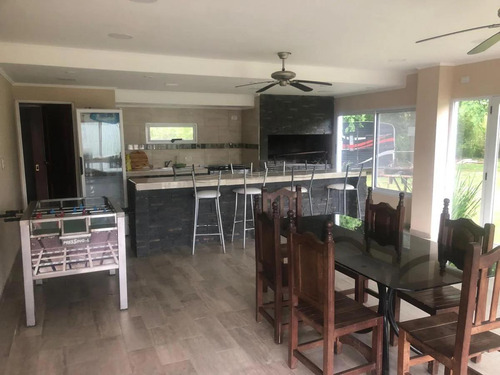 Casa En Venta - 5 Dormitorios 4 Baños - 10.062mts2 - San Miguel Del Monte