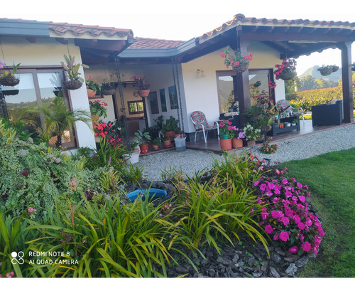 Finca En Venta En La Ceja ( Via Hacia La Union A 2,5 Km Del Parque Principal)