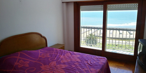 Imagen 13 de 30 de 4 Ambientes En Primera Linea De Mar Con Vista Plena, Balcon Corrido, Dependencia De Servicio Y 2 Cocheras Fijas. Totalmente Reciclado.