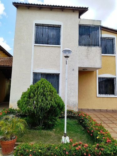 Hermosa Y Acogedora Casa En La Urbanización Villas Del Este De La Ciudad De Anaco. (a.p)