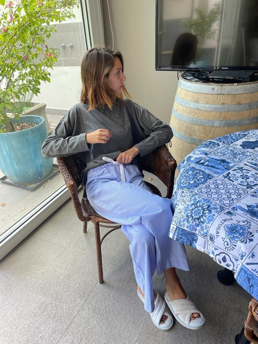 Imagen 4 de 7 de Pijama Annis Pantalon Oxford Y Remera Negra Jelue Otoño Dama