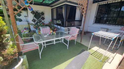 Se Vende Casa Con 2 Cabañas Ubicada En Sector Miraflores