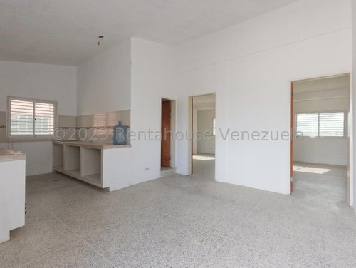 Galpones En Venta Cabudare, Gisselle Lobo Vende 02 Galpones De 485m2 Posee Sala Comedor Cocina Y Terraza Planta Electrica Luz Trifasica Cava Cuarto 2 4 4 6 5 2