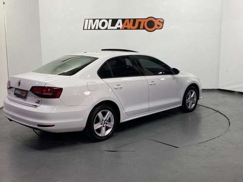 Imagen 7 de 12 de Volkswagen Vento 1.4t Comfortline Dsg Mt 2017-imolaautos