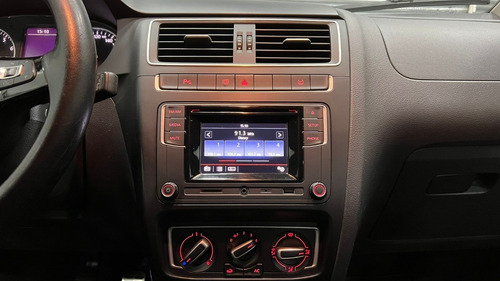 Imagem 12 de 16 de Volkswagen Fox 1.6 Highline 2017