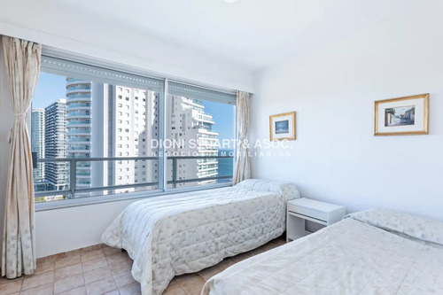 Apartamento En Venta En Playa Mansa De 3 Dormitorios + Dependencia - Torre Jefferson - Complejo Lincoln Center