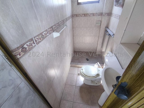 Espectacular Ph En Venta En Hermoso Edificio De Los Chaguaramos Mls#25-10496 - Jca