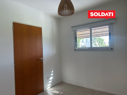 Venta 3 Cuartos Y Escritorio. Pileta, Parrilla, Piscina.