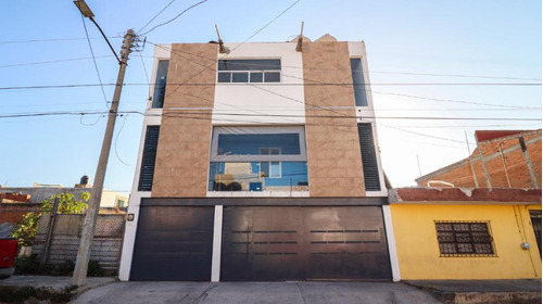 Casa En Venta En Morelia, Av. Periodismo