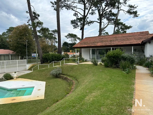 Casa Ideal Para Clinica Privada, Zona Comercial, Punta Del Este