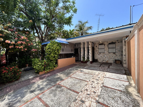 Casa En Venta En El Millon De 4 Habitaciones