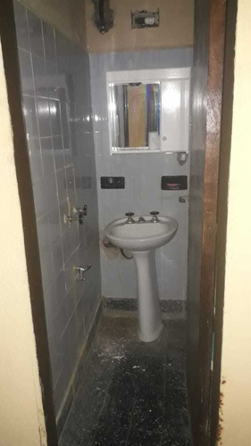 Casa En Zona Comercial, Y Avenida Principal!