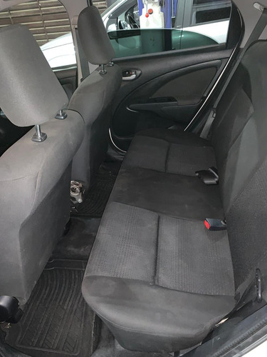Toyota Etios 1.3 Hatch Completo 2014