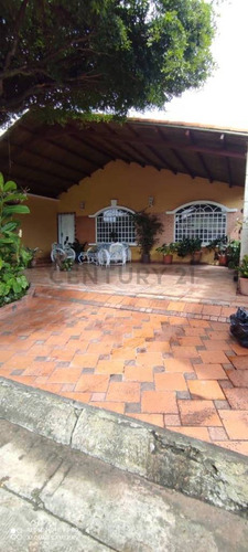 Se Vende Casa En La Urb. Laguna Paraiso