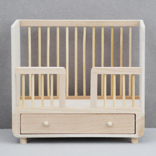 1:12 Dollouse Baby Bed Ced