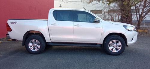 Imagen 2 de 12 de Toyota Hilux 2.8 Cd Srv 4x4 A/t