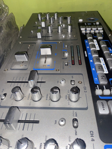 Mezcladora Avm02 Para Dj - Alta Calidad Y Rendimiento (Usado)