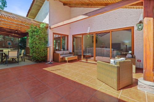 Espectacular Casa Estilo Español En Camino De Los Trapenses