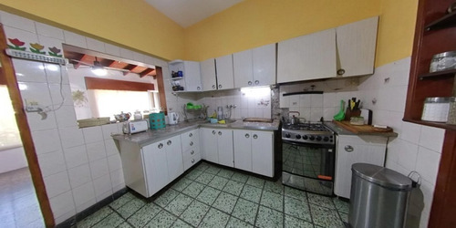 Imagen 5 de 13 de Oportunidad Casa En Banfield Con Otra Casa En El Fondo