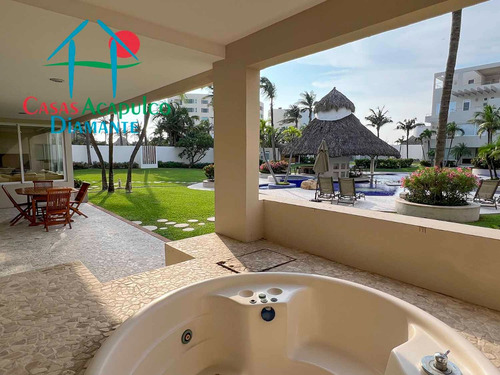 Cad Vidamar Residencial C1 D 101. Terraza Con Jacuzzi Y Salida Al Jardín