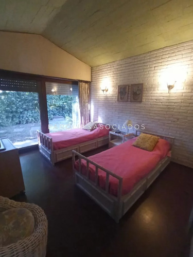 Venta De Casa 4 Dormitorios En Zona Paradas, Proxima Al Mar.