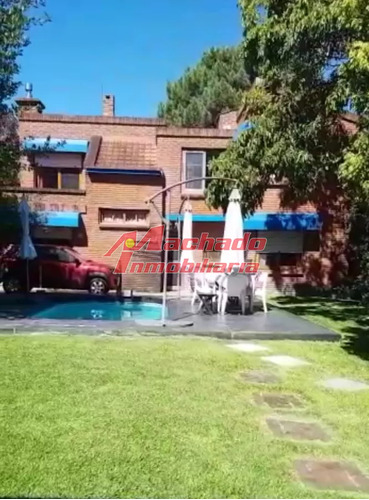 Casa De 5 Dormitorios Y Piscina En Altos Del Pinar. Venta 