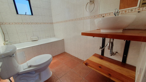 Veridika Vende Amplia Casa En Condominio.