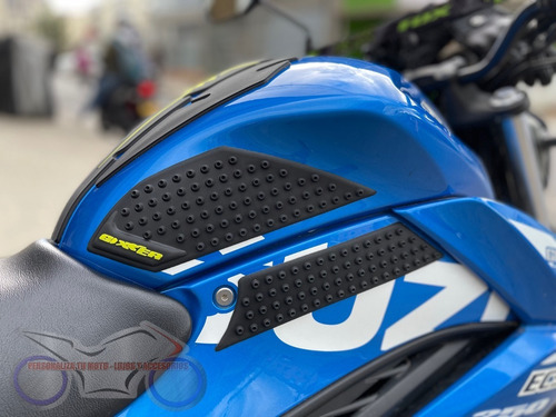 Imagen 4 de 10 de Kit Protector Tanque Caucho Suzuki Gixxer 150 Fi Y 250 Naked