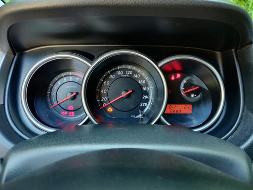 Nissan Tiida 1.8 Tekna 5 P 2011