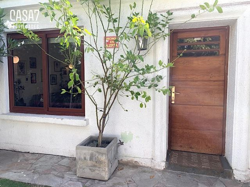 Casa En Venta De 3 Dorm. En Ñuñoa