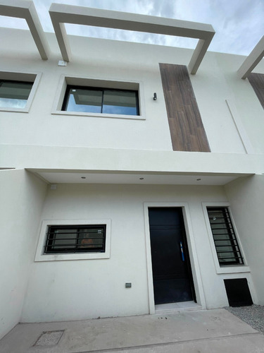 Imagen 2 de 7 de Venta - Ultimo, Duplex 3 Ambientes Con Cochera Monte Grande