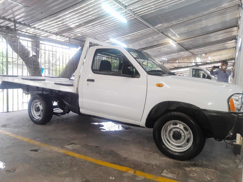 Imagen 3 de 9 de Nissan Np300 2.4 Chasis Std 5 Vel 2013