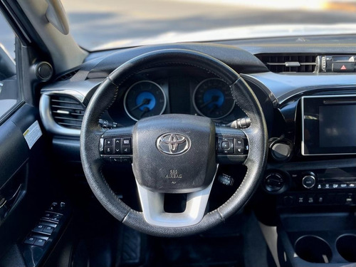 Imagen 10 de 10 de Toyota Hilux 2.8 C/d 4x4 Tdi Srv At6 177cv 2017