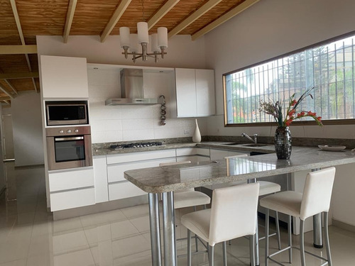 Imagen 6 de 13 de Se Vende Casa 516m2 6h+1s/7b+1s/7p Los Palos Grandes