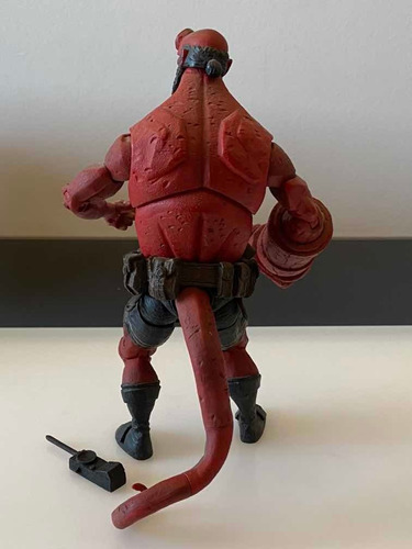 Hellboy Figura Articulada Version Comic De Mezco