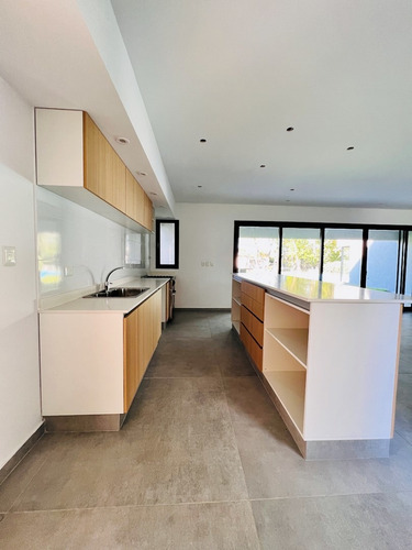 Imagen 4 de 30 de Excelente Casa En San Matías, 4 Dormitorios, Dependencia Y Piscina!!